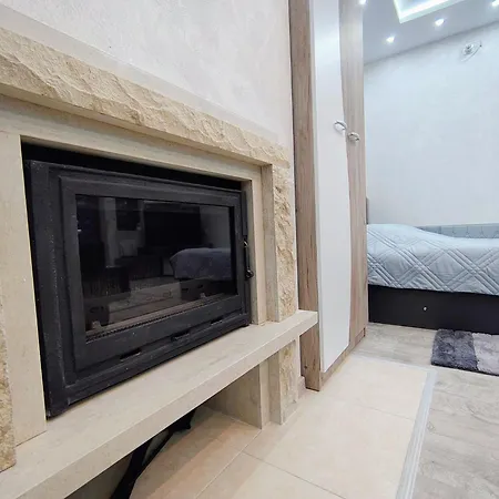Elegant Ground-floor With Covered Terrace And Direct Access To Nature Apartament *