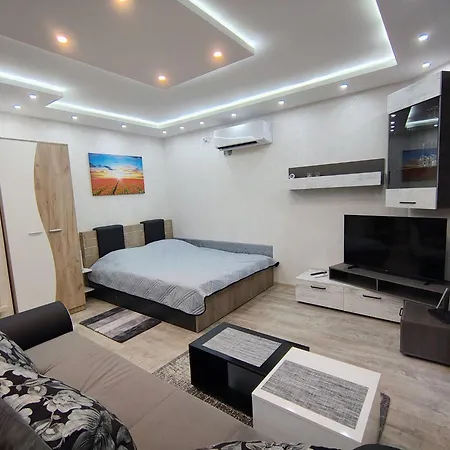 Elegant Ground-floor With Covered Terrace And Direct Access To Nature