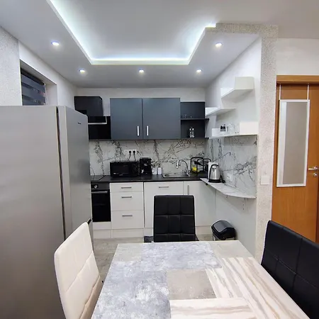 Elegant Ground-floor With Covered Terrace And Direct Access To Nature Apartmán Pamporovo