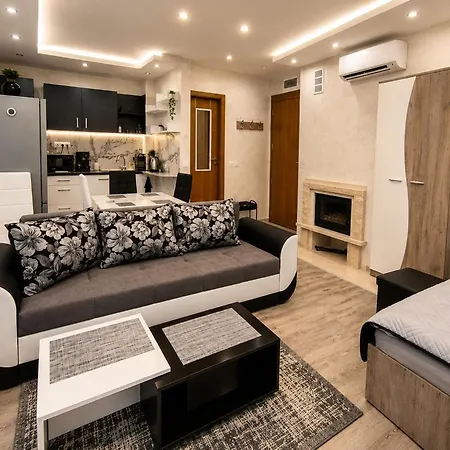 Elegant Ground-floor With Covered Terrace And Direct Access To Nature Apartmán Pamporovo