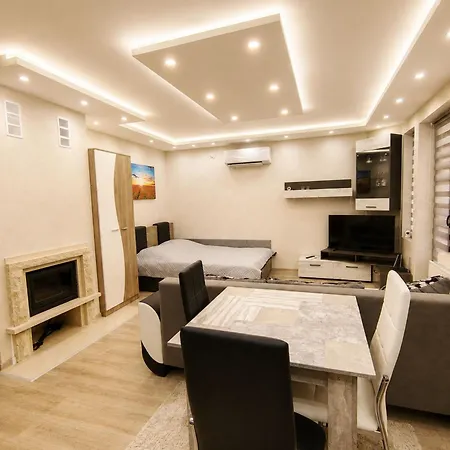 Apartmán Elegant Ground-floor With Covered Terrace And Direct Access To Nature *