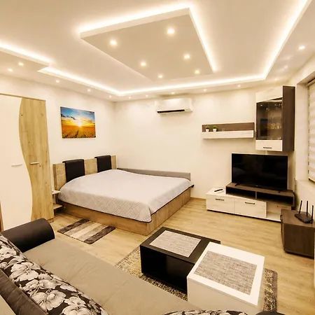 Apartmán Elegant Ground-floor With Covered Terrace And Direct Access To Nature
