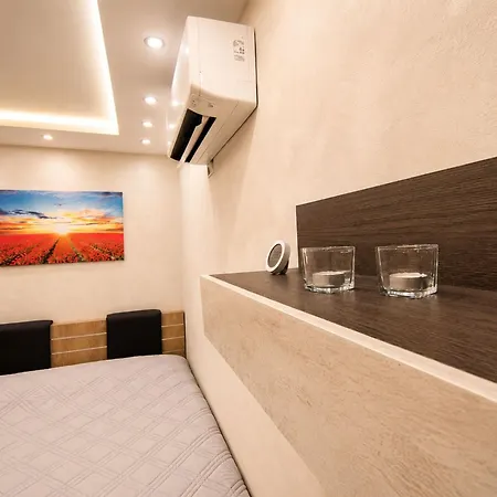Elegant Ground-floor With Covered Terrace And Direct Access To Nature Apartamento